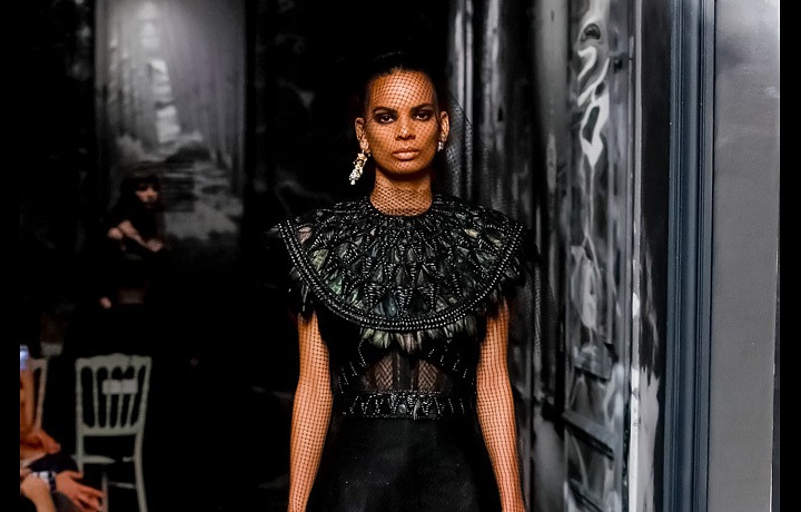 Haute couture AW 2019/2020 dominuje černá