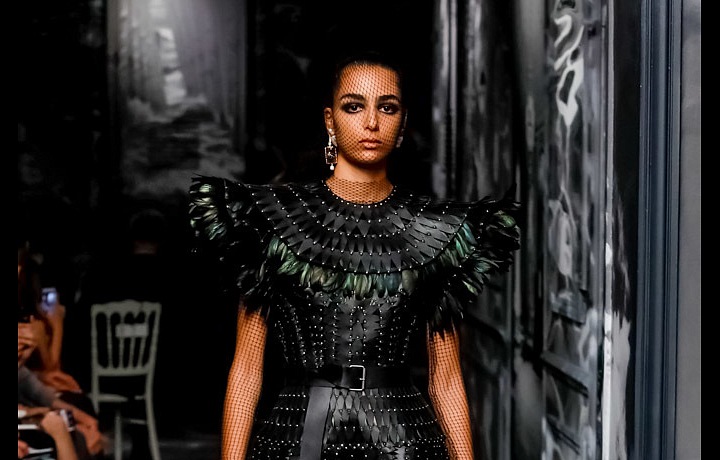 Haute couture AW 2019/2020 dominuje černá