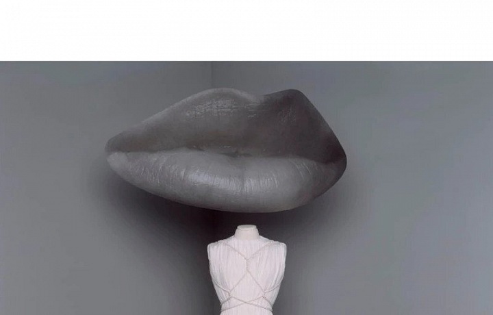 Bílé šaty z kolekce Dior Fall 2020 Haute Couture