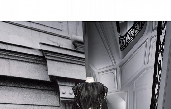 Černé šaty s přepásáním z kolekce Dior Fall 2020 Haute Couture