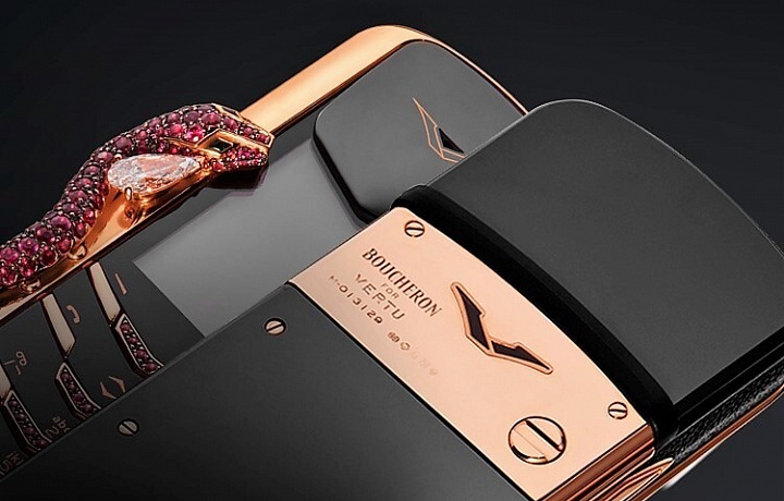 Vertu Signature Cobra, detail