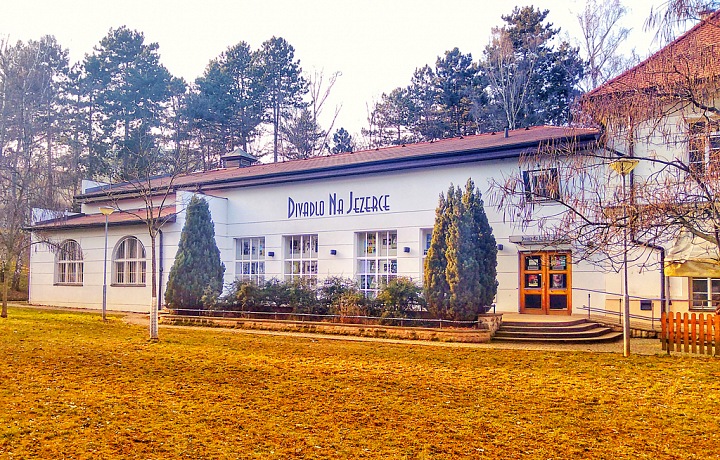 Divadlo na Jezerce