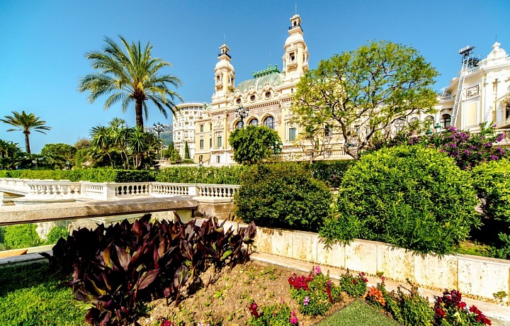 Kasino a přilehlé zahrady