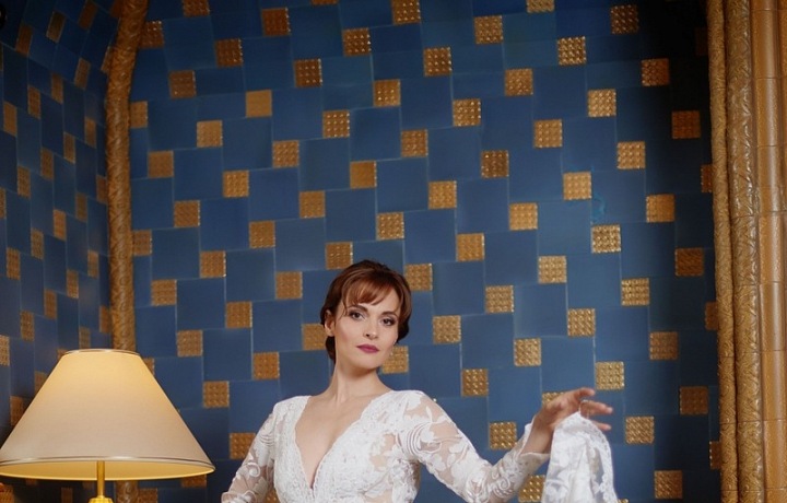 Livia Bielovič v šatech Petry PIlařové