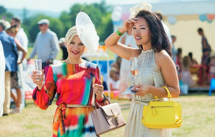 Koňského póla se zúčastnila i návrhářka Natali Ruden