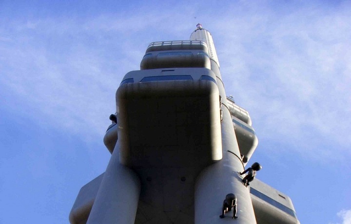 Žižkovská věž s luxusní plastikou