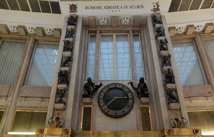 Orloj a sousoší zvěrokruhu - detail