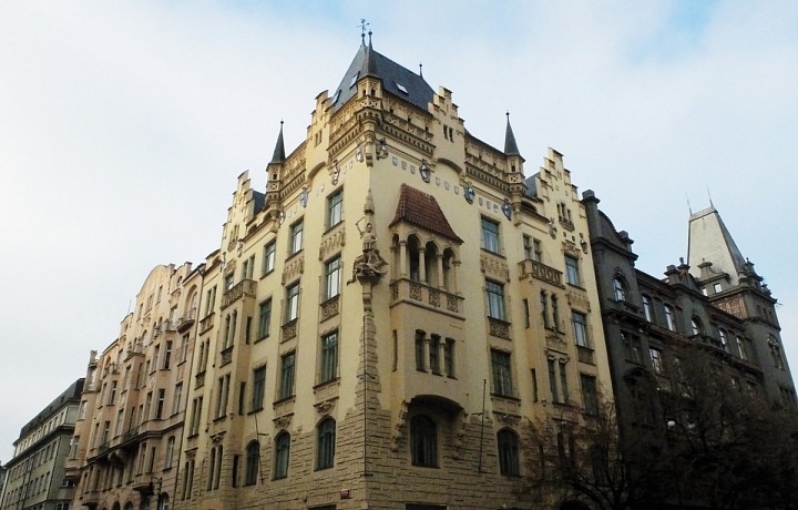 House on the corner of Pařížská and Široká  