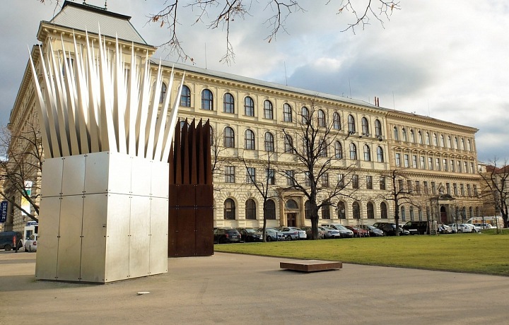 Pomník Mikolášu Alšovi