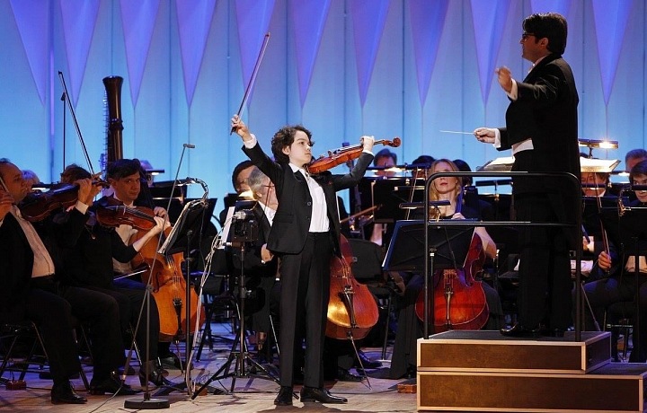 Eduard na koncertě v Moskvě. 