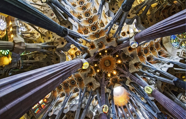 Vnitřní výzdoba Segrada Familia, Barcelóna