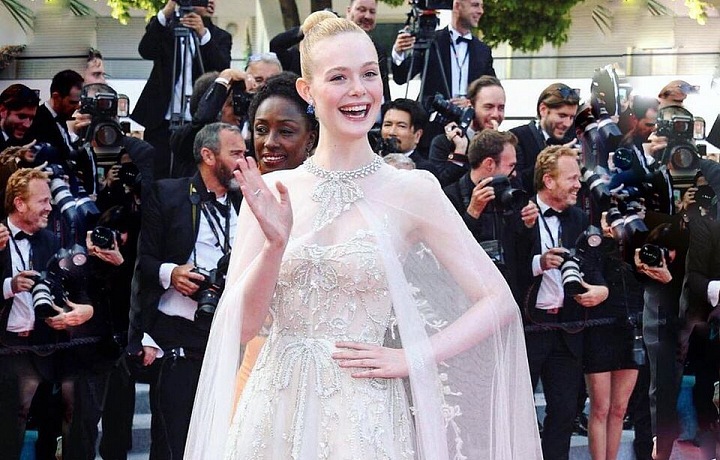 Elle Fanning - šaty Reem Acra 