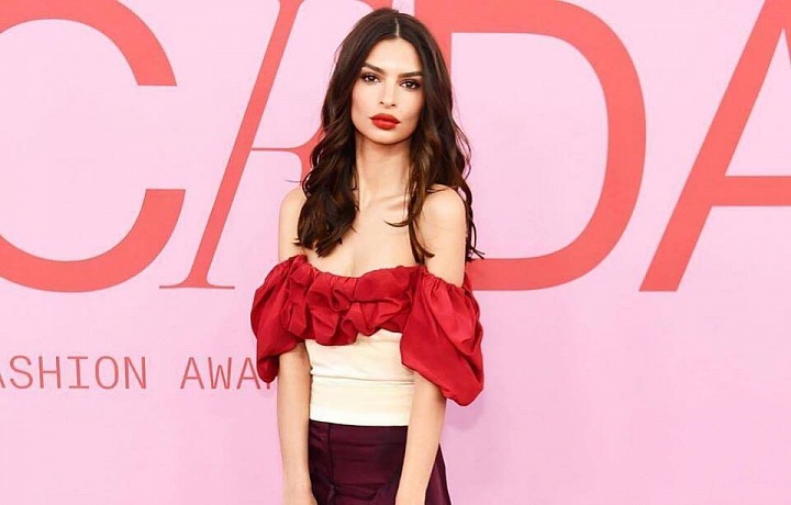 Emily Ratajkowski - šaty Hellessy