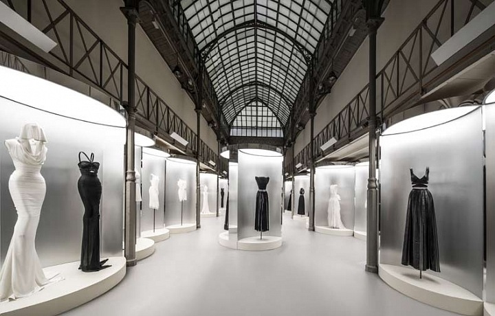 Luxusní šaty Azzedine Alaïa