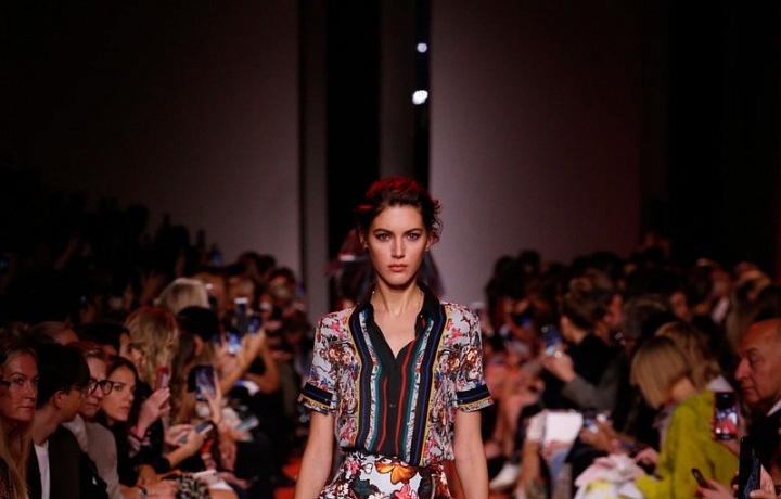 Luxusní květinové róby nemají chybu