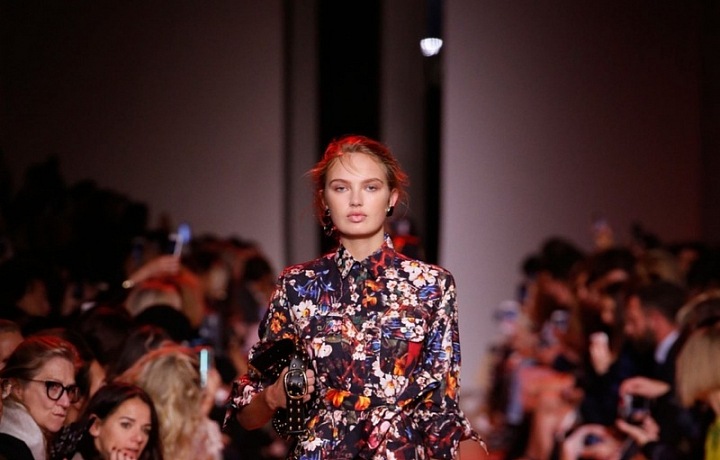 Luxusní květinové róby nemají chybu