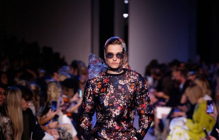 Luxusní květinové róby nemají chybu