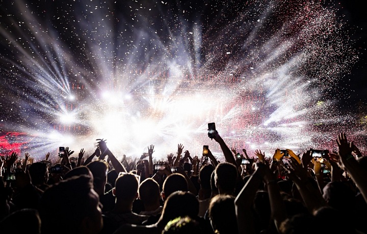 Ohňostroje byly poprvé vyvinuty před staletími v Číně a nakonec se rozšířily do Evropy