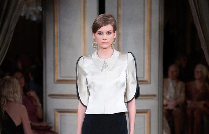 V kolekci se hojně objevuje lesk