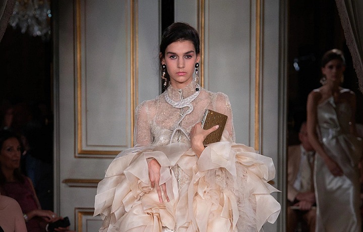 Luxusní doplňky dotváří glamour look