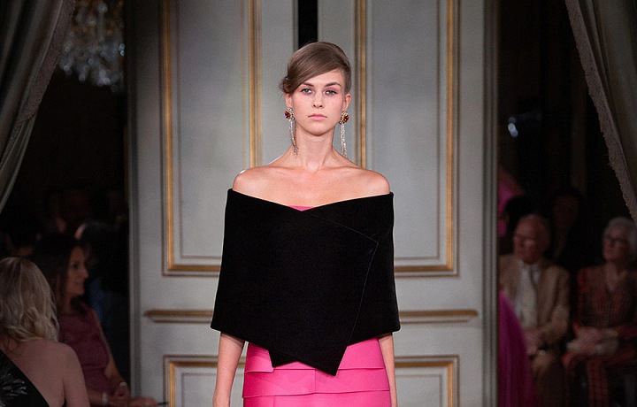 Kolekci tvoří výrazné odstíny růžové