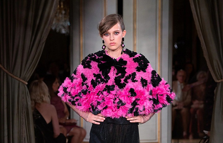 V kolekci nechybí ani pštrosí peří