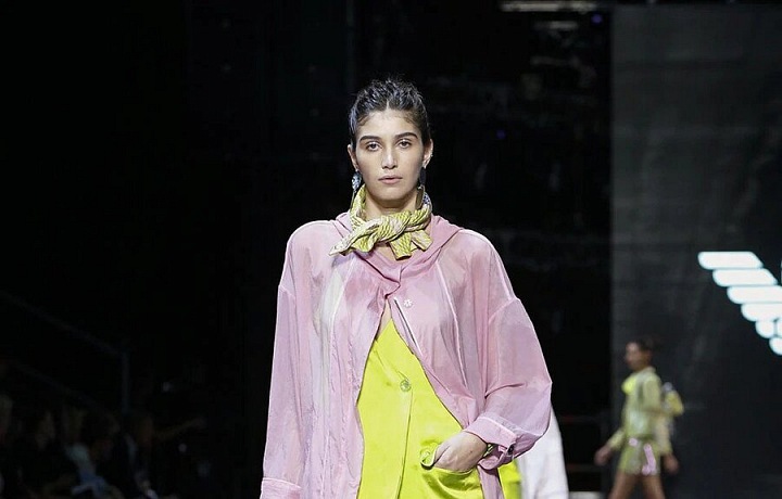 Druhou polovinu přehlídky ovládly barvy