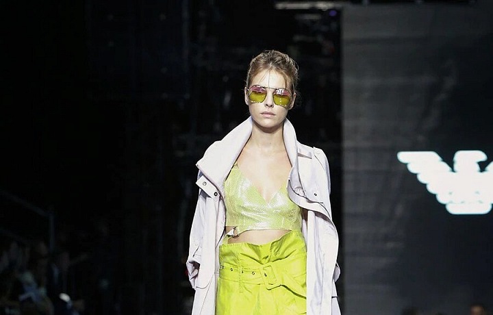 Druhou polovinu přehlídky ovládly barvy