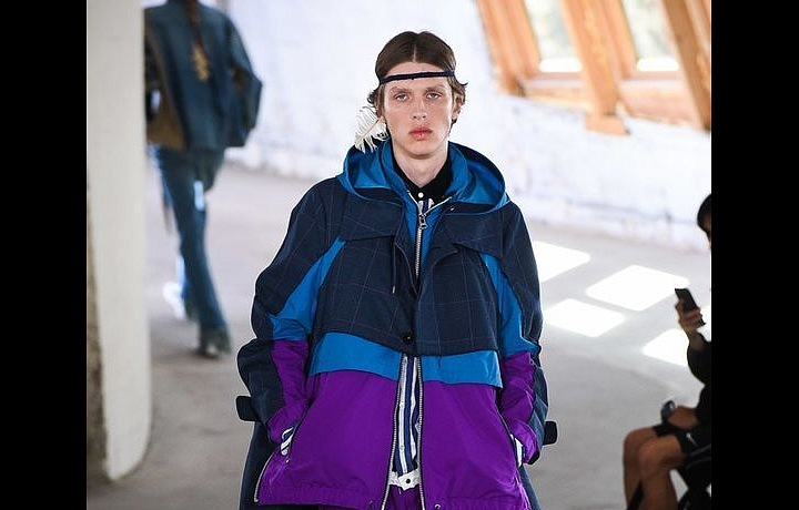 Značka ráda kombinuje materiály