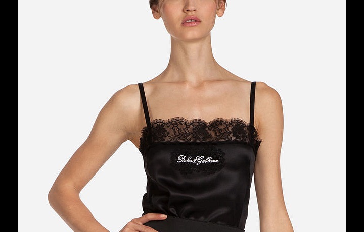 Luxusní oblečení z kolekce Love is in the air.