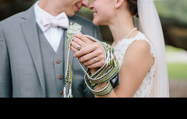 Handfasting nebo vázání uzlu