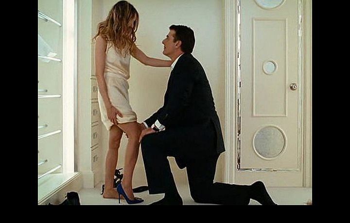 Chvíle kdy Božský žádal Carrie o ruku botami od Manolo Blahnika. 