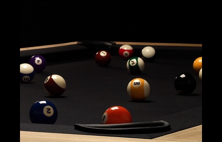 Designový kulečníkový stůl