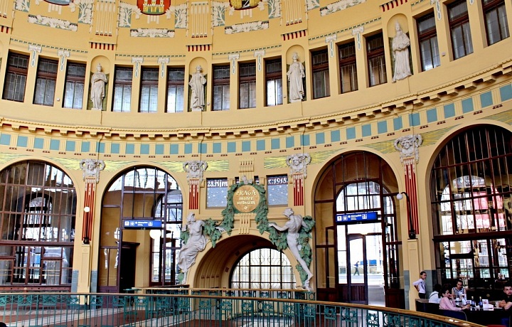 Fantova kavárna, ochoz