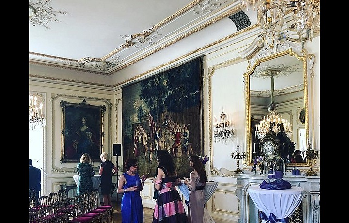 Prostory francouzské ambasády jsou naprosto luxusní!