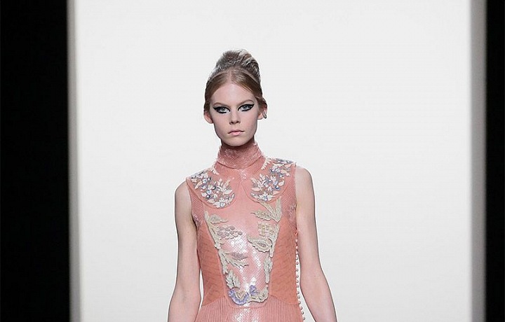 Kolekce je plná transparentních materiálů