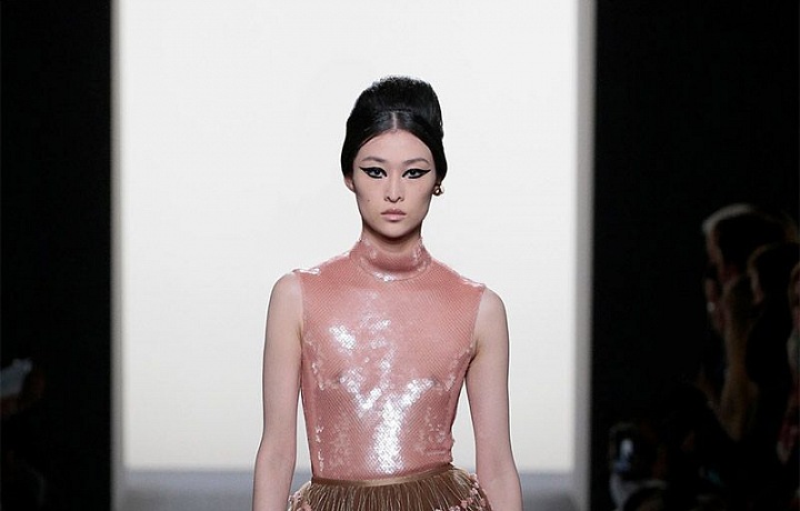 Kolekce je plná transparentních materiálů