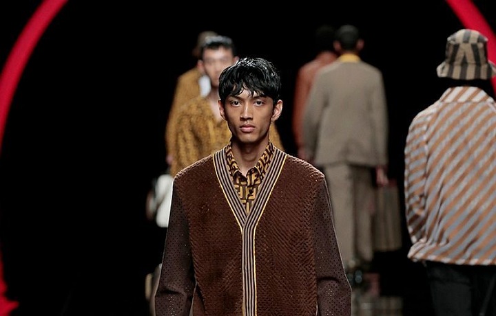 Dvojité logo Fendi FF