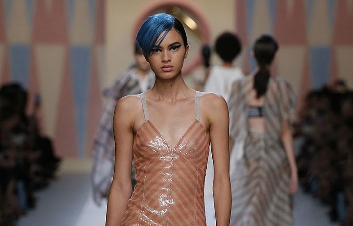 Materiálu se meze nekladly