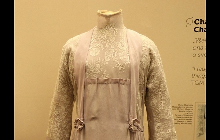 Šaty manželky Charlotty Masarykové