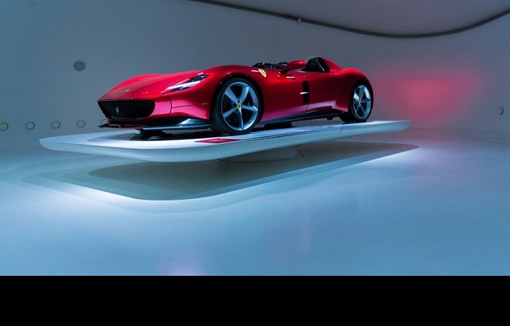 vystavené Ferrari v muzeu