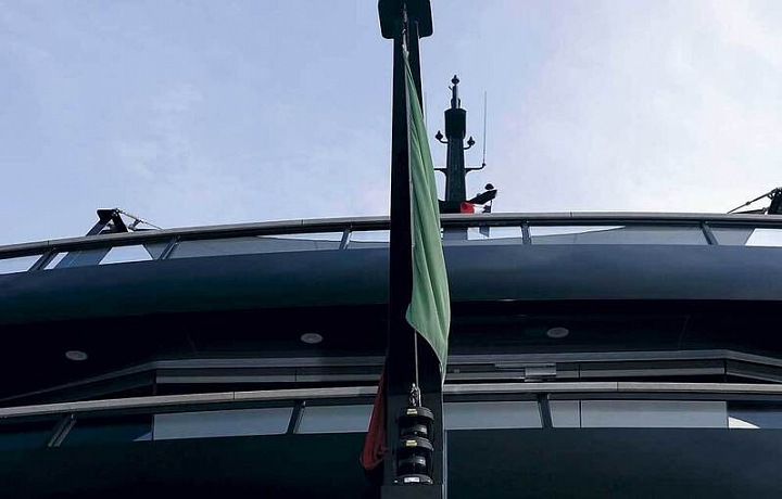 Armani se svou luxusní jachtou Main