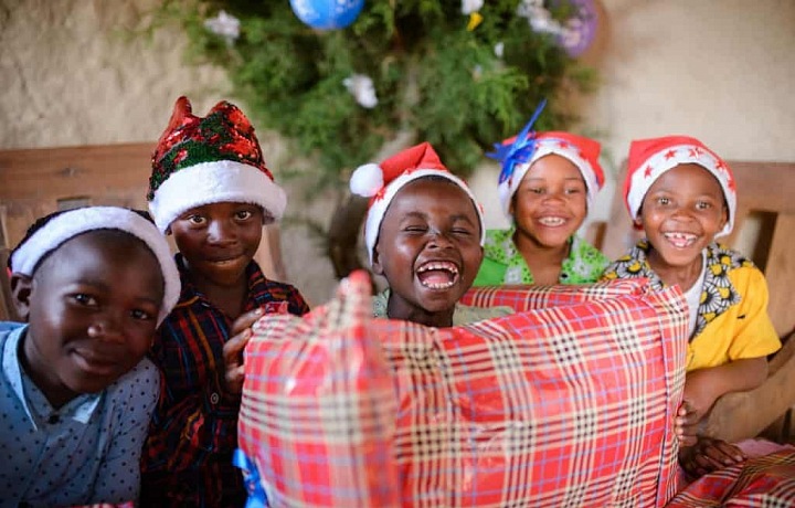 Oslavy Vánoc jsou po celém světě známé především duchem obdarovávání a sdílení