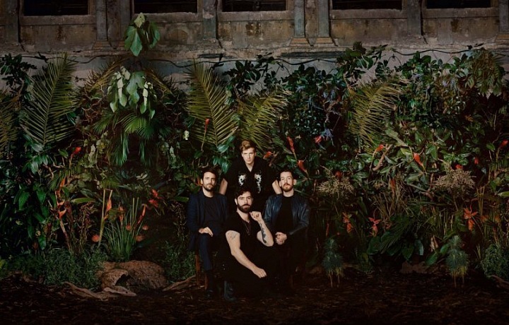 FOALS vznikli v Oxfordu v roce 2005 a v průběhu let se Foals stala v současném rocku velkým jménem.