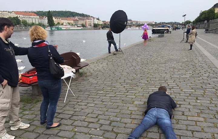 Fotografové jí padají k nohám...