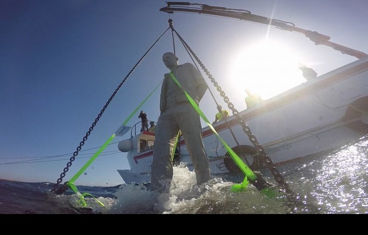 Přípravy ponoření soch 