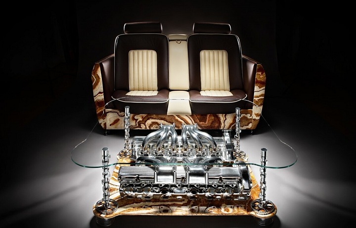 Stolek z motoru - hlavy a sání Jaguar