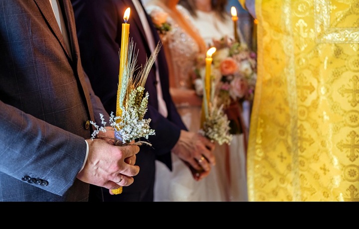 Pravoslavná církev má v otázce manželství nejblíže k církvi katolické, neboť i ona uznává nerozlučitelnost manželství