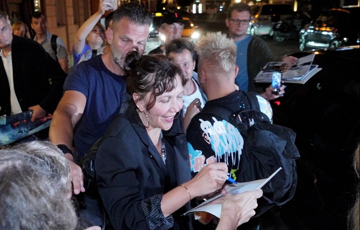 Hollywoodská herečka Maggie Gyllenhaal na KVIFF 2026.