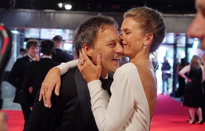 Mezi párem to pořád jiskří.